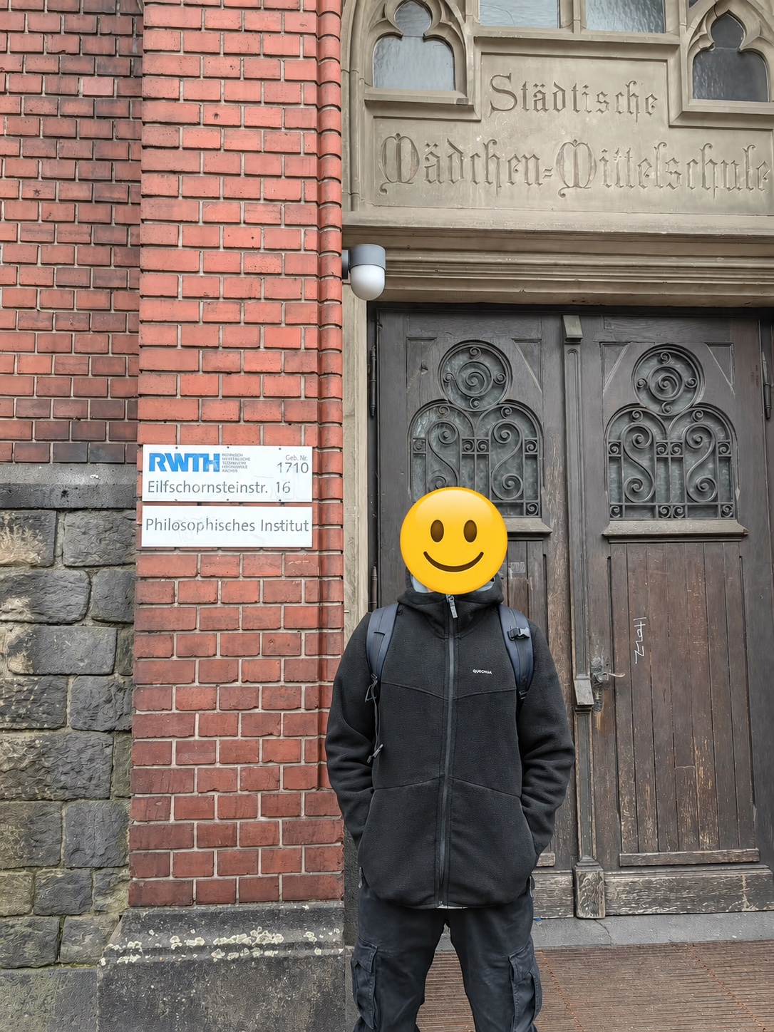 先从一扇旧门开始:站在 RWTH 编号 1710 的号称只有天才才能毕业的哲学研究所门前,第一次认真想象,语言和思想会把人带到多远的地方。